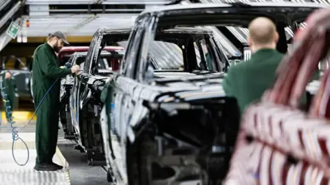 Jaguar Land Rover Vendor Network Workers Allegedly Instructed to Apply for Universal Credit, Union States