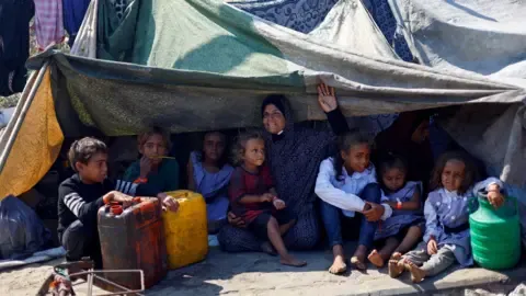 Devastating Conditions in the Gaza Strip while Israeli Forces Advance