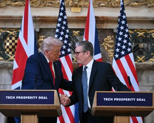 Donald Trump Directs Criticism on Vladimir Putin and Commends UK in Joint Appearance with Keir Starmer